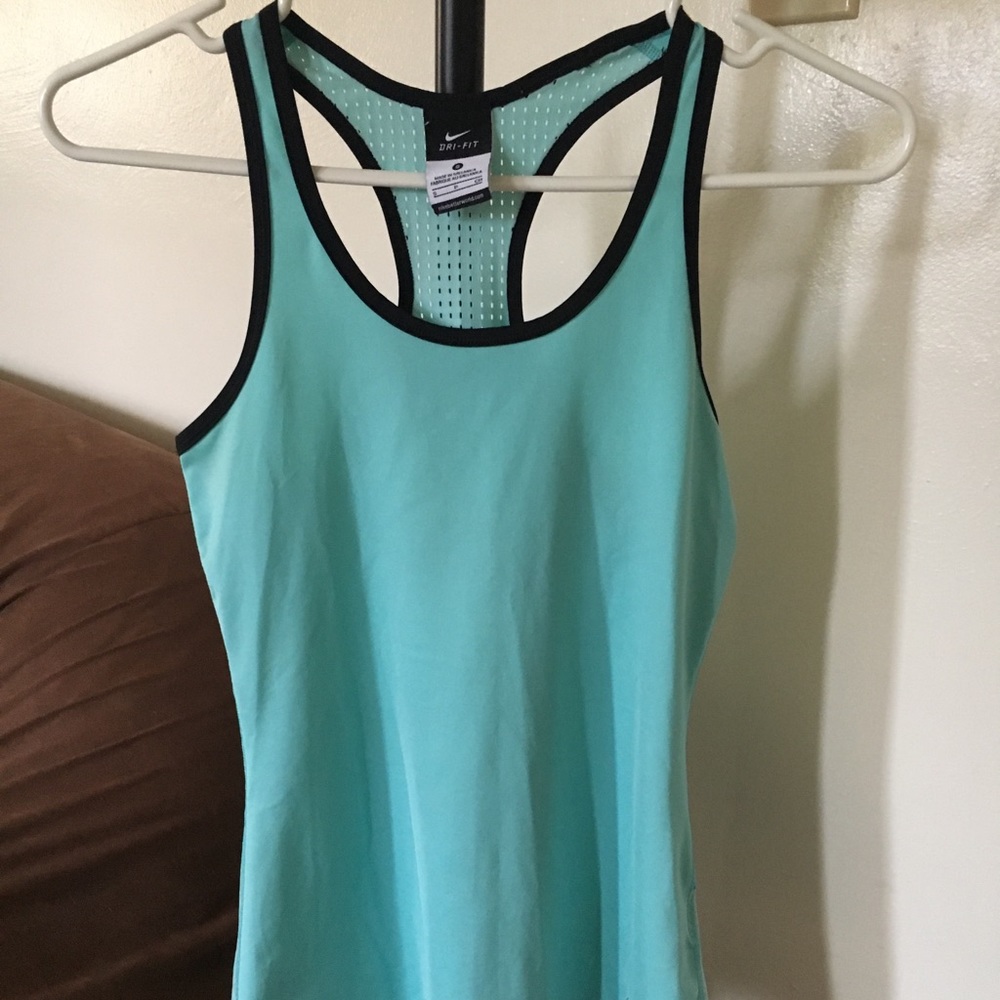 Nike Tank - Picture 2 of 4